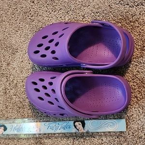 Nwot! Purple children's shoes size 8/9
